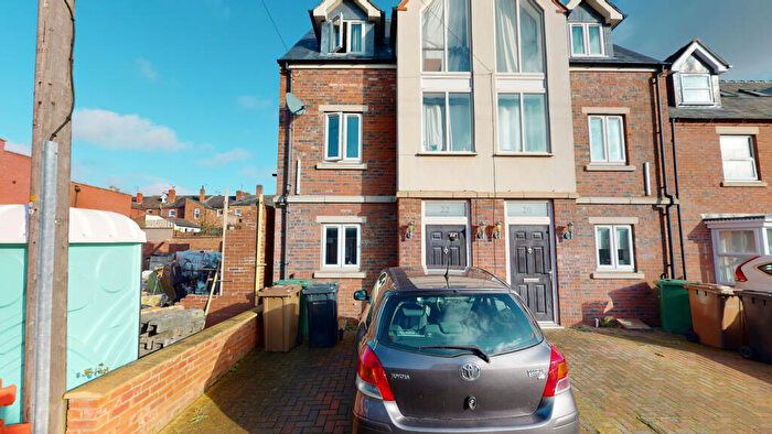 3 Bedroom Semi Detached House To Rent In Blenheim Road | Student House | /, LN1