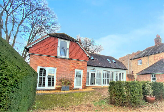 3 Bedroom Detached House To Rent In Peperharow Lane, Shackleford, GU8