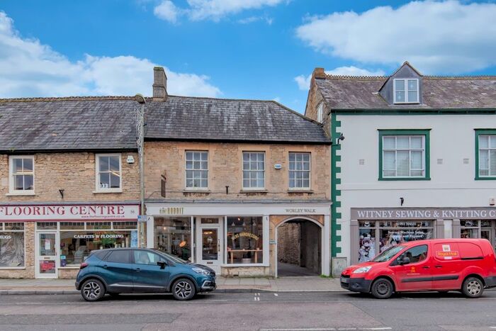 2 Bedroom Flat To Rent In High Street, Witney, OX28