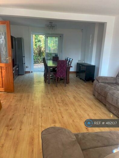 3 Bedroom Semi-Detached House To Rent In Kingsway, Manchester, M19