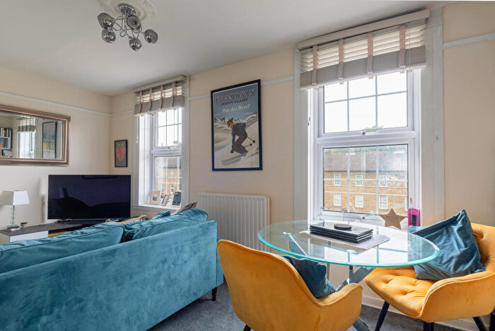 3 Bedroom Flat For Sale In Paragon Place, London, SE3