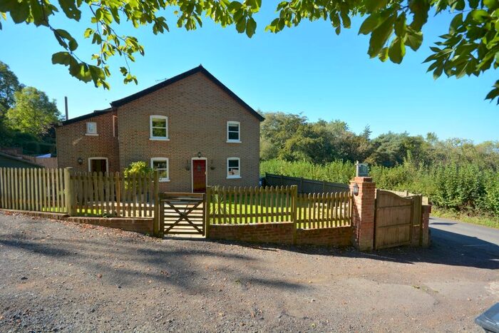3 Bedroom Semi-Detached House To Rent In Fairglen Cottages, Fairglen Road, Wadhurst, TN5