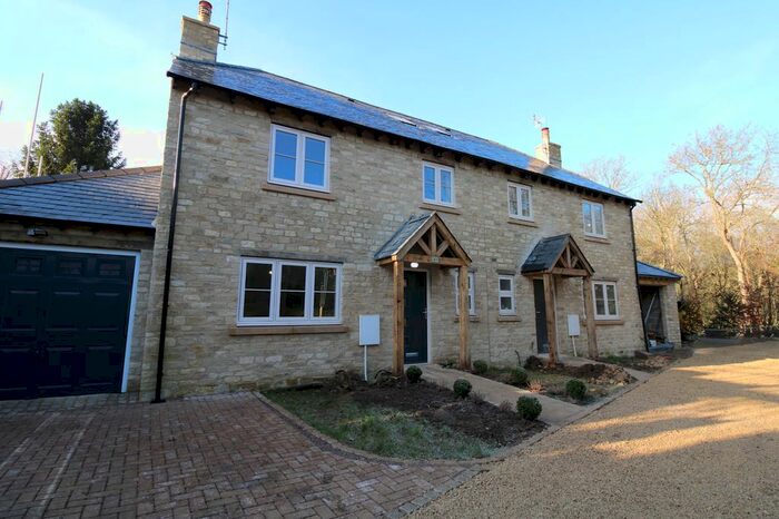 4 Bedroom Semi-Detached House For Sale In Manor Road, Bladon, Woodstock OX20