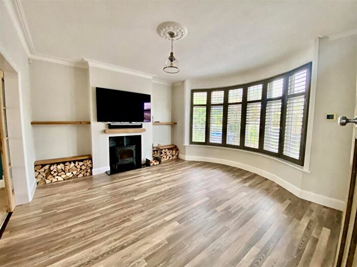 5 Bedroom Detached House To Rent In Wallace Avenue, Worthing, BN11