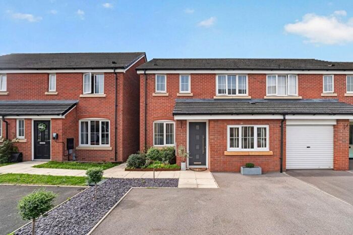 3 Bedroom Semi Detached House For Sale In Cozens Street, Wellesbourne, CV35