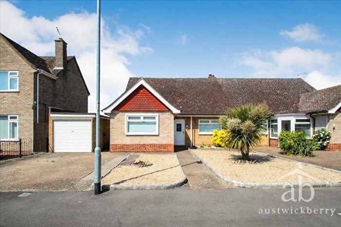 3 Bedroom Bungalow To Rent In Bodiam Road, Ipswich, IP3