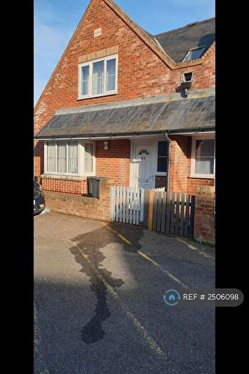 2 Bedroom Semi-Detached House To Rent In Station Road, Birchington, CT7