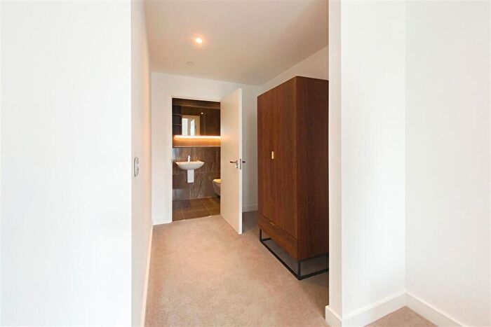 2 Bedroom Apartment To Rent In East Tower, Owen Street, M15