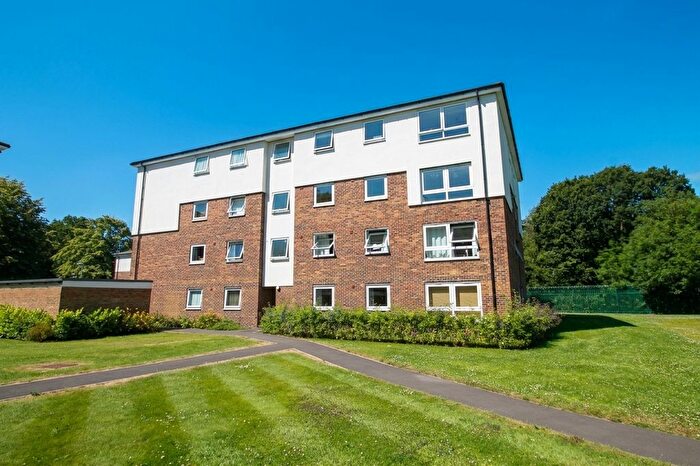 2 Bedroom Flat To Rent In Portal Close, Uxbridge, UB10