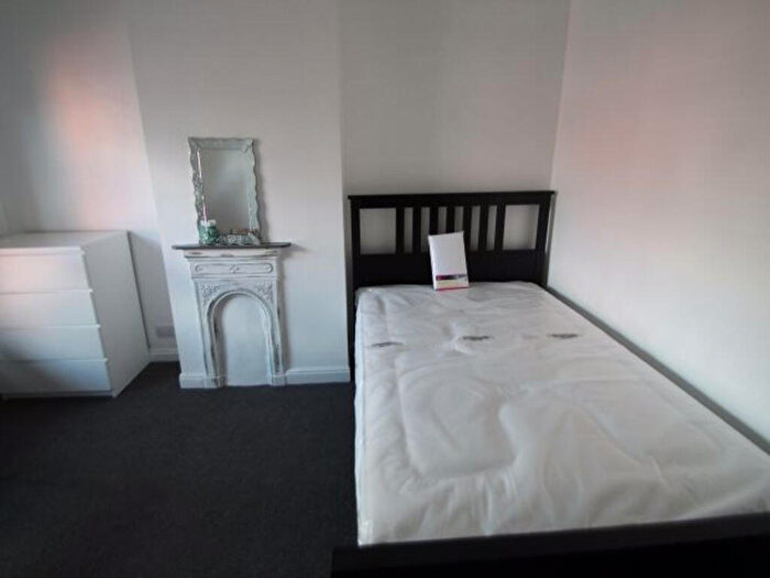 1 Bedroom House To Rent In Aviary Mount, Leeds, LS12