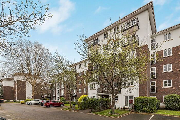 1 Bedroom Flat For Sale In Brompton Park Crescent, Fulham, SW6