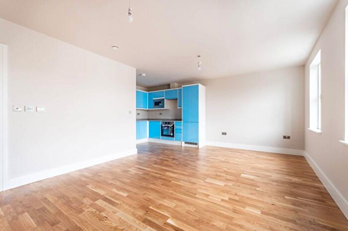 1 Bedroom Flat To Rent In Walworth Road, Elephant And Castle, London, SE17