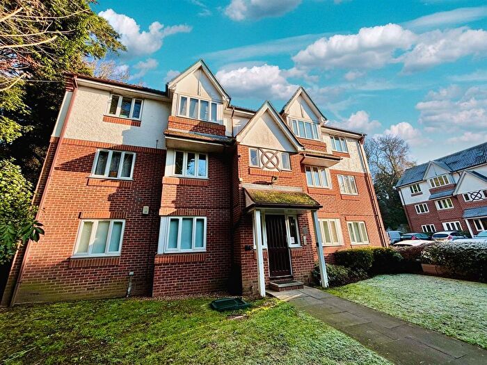 1 Bedroom Flat For Sale In Ryde Drive, Stanford-Le-Hope, SS17