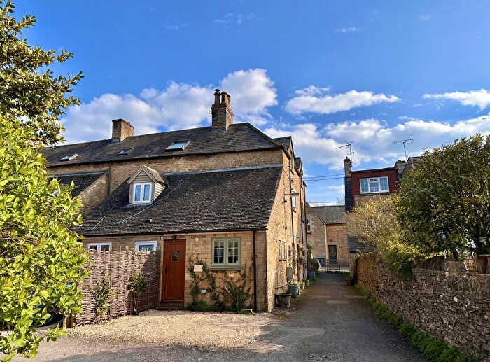 3 Bedroom Cottage For Sale In Summerton Place, Chipping Norton, OX7