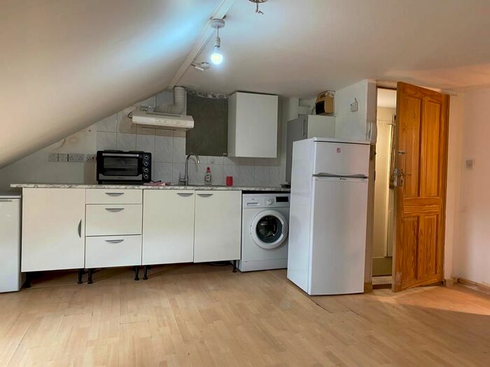 1 Bedroom Flat To Rent In Stoke Newington High Street, London, N16