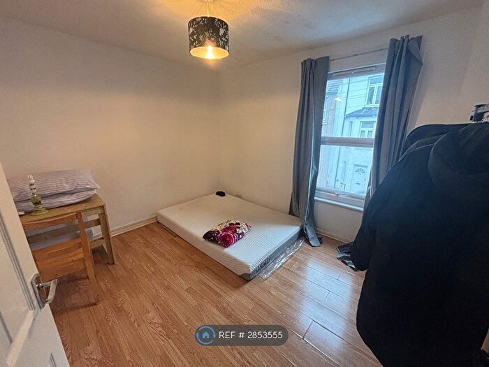 2 Bedroom End Terrace House To Rent In Thorold Road, Chatham, ME5