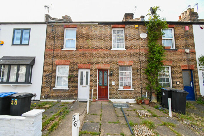 2 Bedroom Terraced House For Sale In Barrowell Green, Winchmore Hill, Winchmore Hill, N21