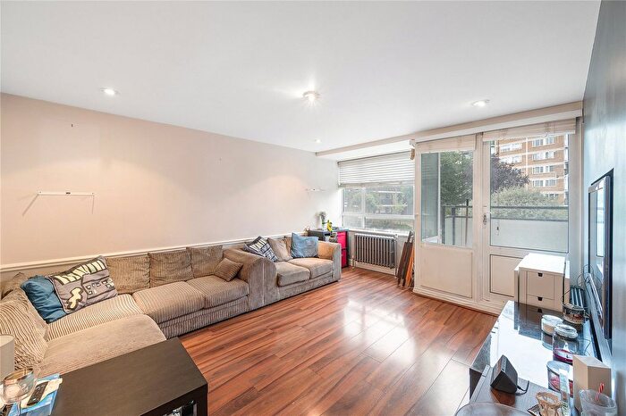 2 Bedroom Flat For Sale In Churchill Gardens, Pimlico, London, SW1V