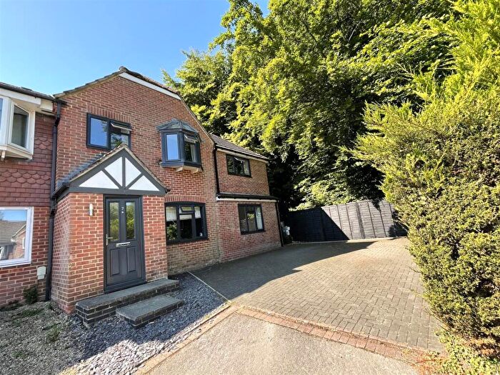5 Bedroom House For Sale In The Thorns, Marlborough, SN8