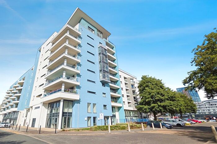 3 Bedroom Flat To Rent In Sapphire Court, SO14
