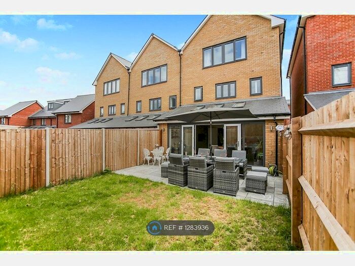 4 Bedroom Semi-Detached House To Rent In Thackeray Drive, Gravesend DA11