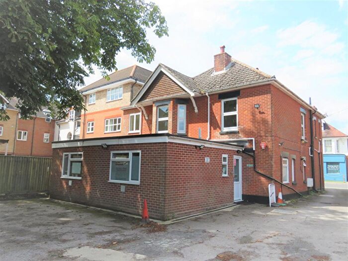 2 Bedroom Flat To Rent In Whitefield Road, New Milton, BH25