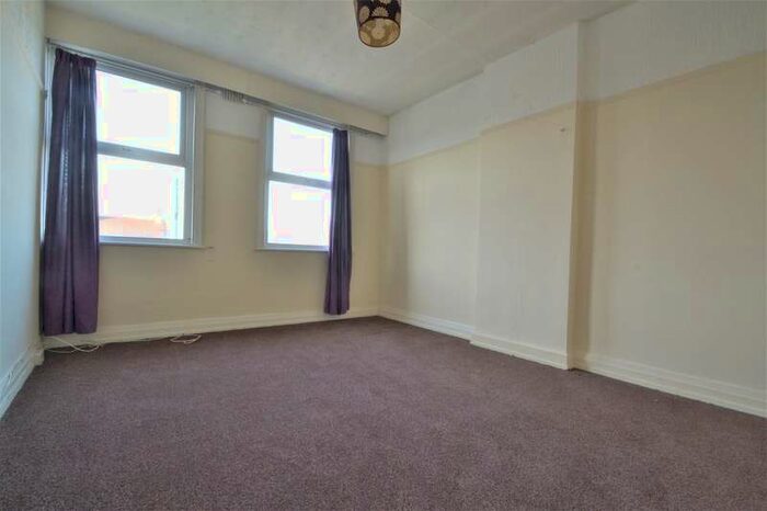 2 Bedroom Apartment To Rent In Downham Way, Bromley, Greater London, BR1