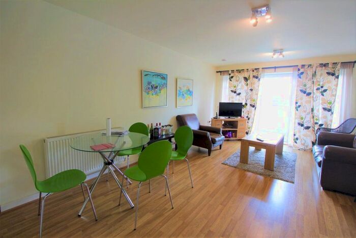 2 Bedroom Flat To Rent In Burdett Road, London, E3