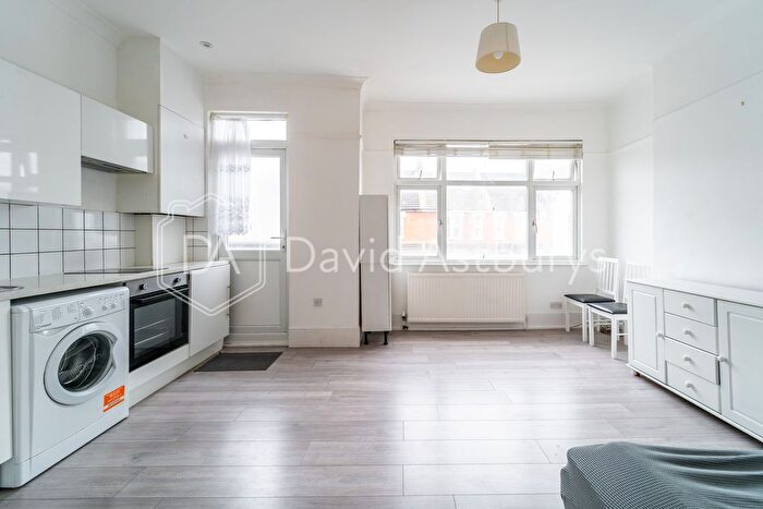 1 Bedroom Flat To Rent In Lascotts Road, Wood Green, London, N22