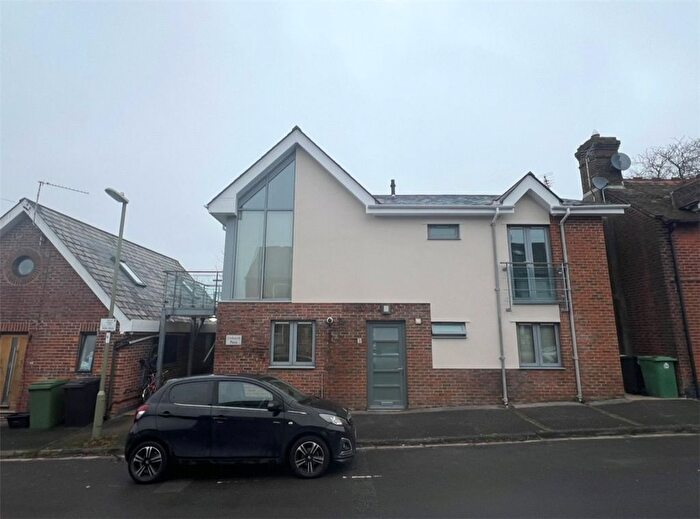 2 Bedroom Flat To Rent In Highcliffe Road, Winchester, Hampshire, SO23