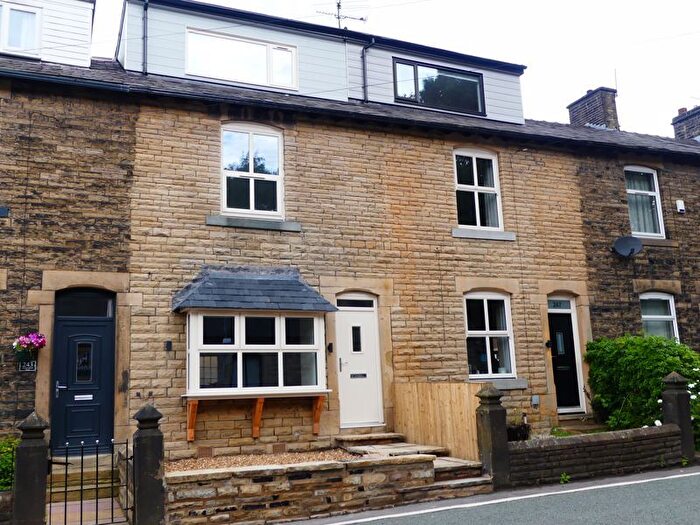 3 Bedroom Terraced House To Rent In Huddersfield Road, Diggle, Oldham, OL3