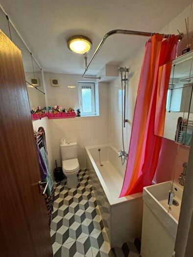 2 Bedroom Flat To Rent In Bell House, Haddo Street, London, SE10