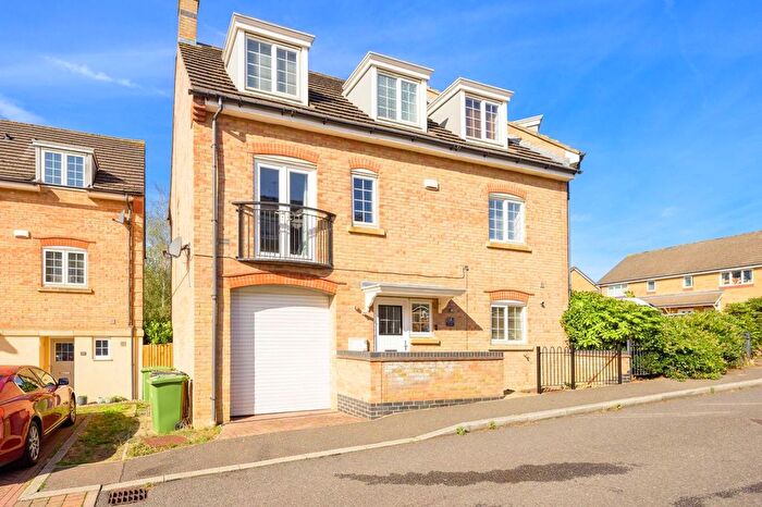4 Bedroom Semi-Detached House For Sale In Lady Charlotte Road, Hampton Hargate, PE7
