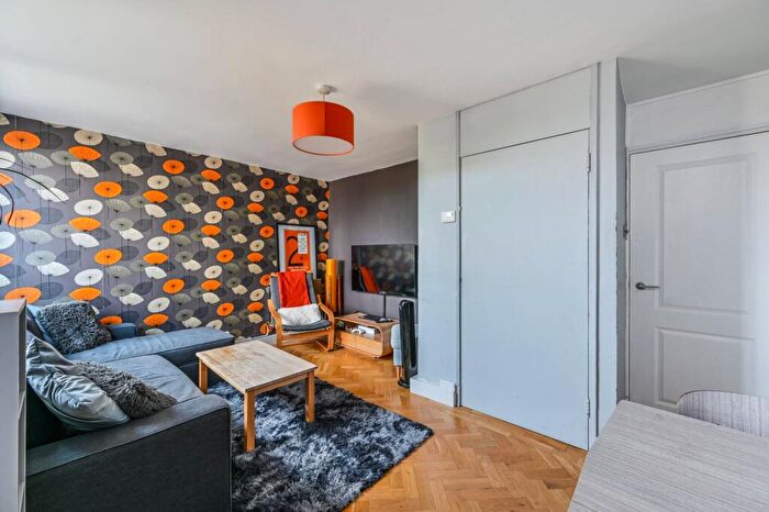 2 Bedroom Flat For Sale In Lollard Street, Kennington, London, SE11