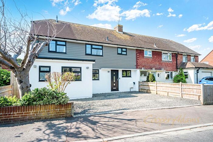 4 Bedroom Semi-Detached House For Sale In Roundstone Crescent, East Preston, BN16