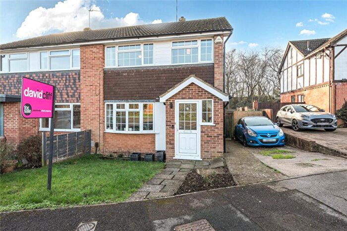 3 Bedroom Semi Detached House For Sale In Nightingale Road, Woodley, Reading, Berkshire, RG5