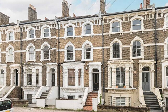 2 Bedroom Flat To Rent In Ferndale Road, London, SW4