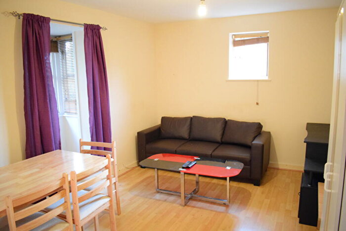 1 Bedroom Flat To Rent In Athol Square, London, E14