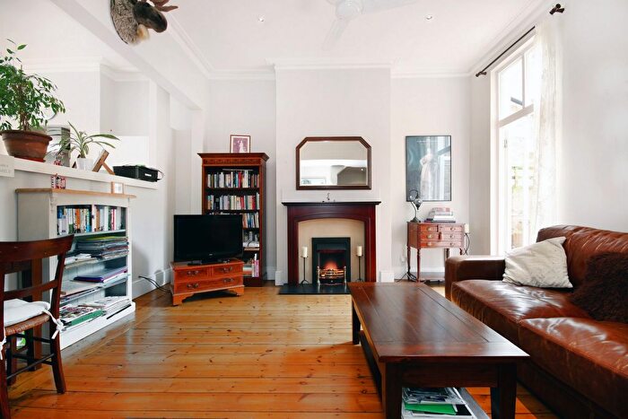 2 Bedroom Flat For Sale In Schubert Road, Putney, SW15