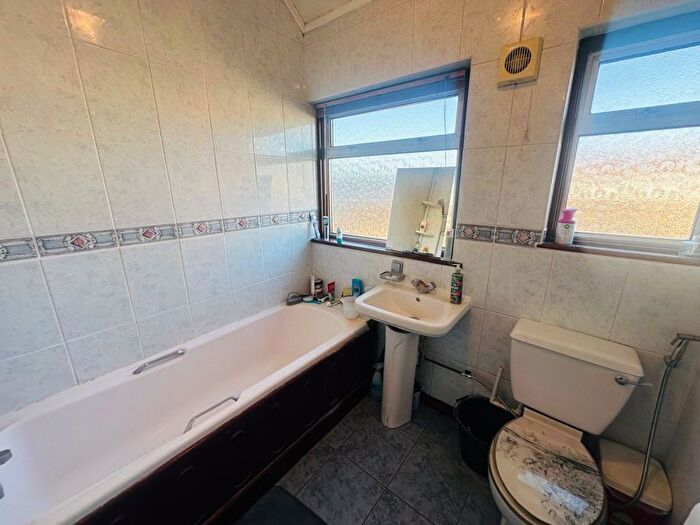 3 Bedroom Terraced House For Sale In Bycroft Road, Southall, UB1