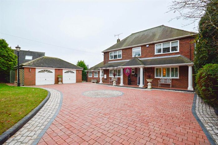4 Bedroom Detached House For Sale In Ringer Lane, Clowne, Chesterfield, S43