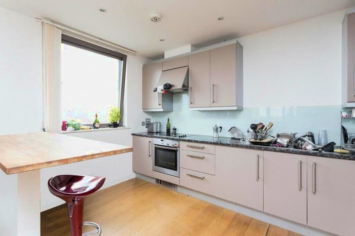 2 Bedroom Flat To Rent In Spencer Way, Shadwell, London, E1