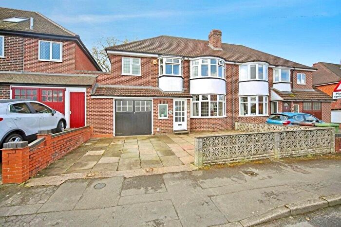 4 Bedroom Semi Detached House For Sale In Brookvale Road, Solihull, West Midlands, B92