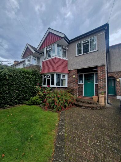 4 Bedroom Semi-Detached House To Rent In Fairway, Carshalton Beeches, SM5