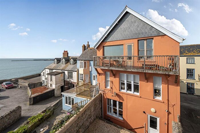 2 Bedroom Flat For Sale In Long Entry, Lyme Regis, DT7