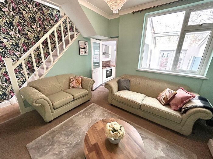 2 Bedroom Property To Rent In North Clive Street, Cardiff, CF11