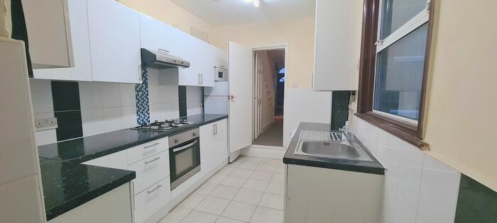 4 Bedroom Terraced House To Rent In Leytonstone Road, Stratford, E15