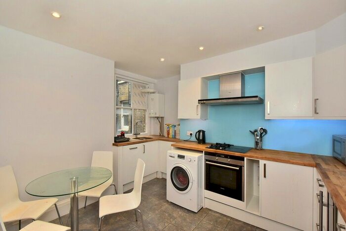 3 Bedroom Flat To Rent In New Kings Road, Putney Bridge, SW6
