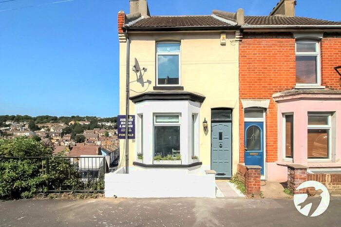 3 Bedroom End Of Terrace House To Rent In Victoria Road, Chatham, Kent ME4