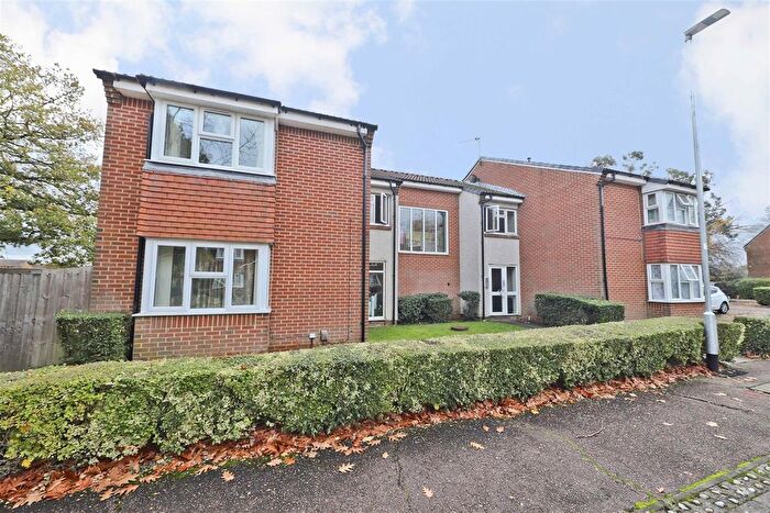 Studio For Sale In Heatherwood Drive, Hayes, UB4